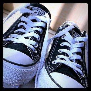 Black low-top Converse All-Star